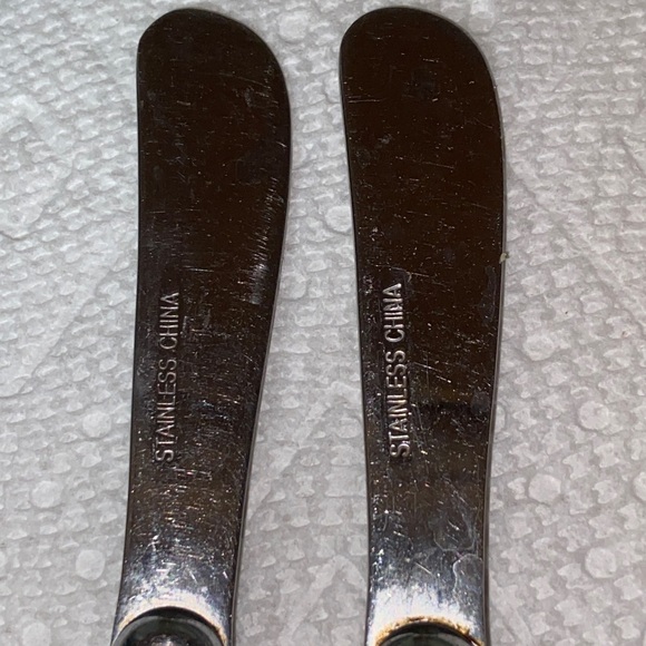 Stainless Steel Spreader with Red Handle - Picture 4 of 7